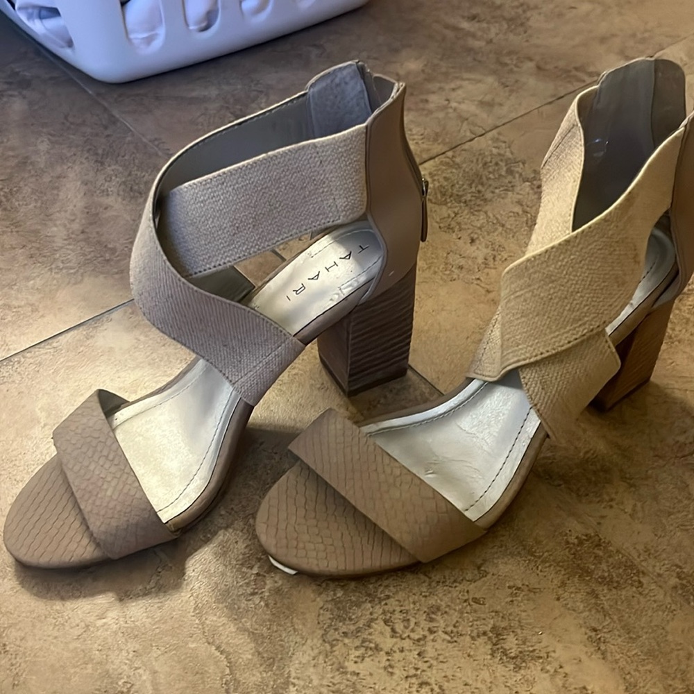 Tahari Aruba style tan/nude color sandals, new with tags.  Size 6.